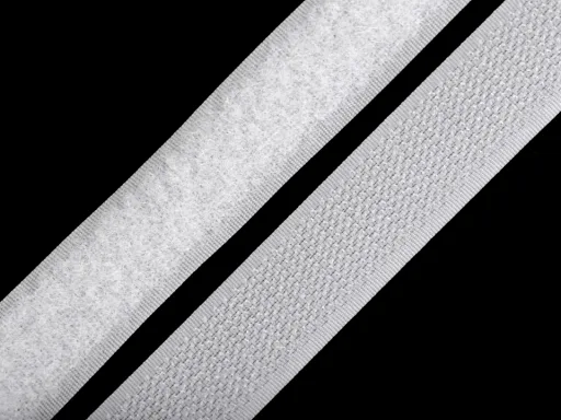 Klettband in Weiß, Meterware im Ausschnitt