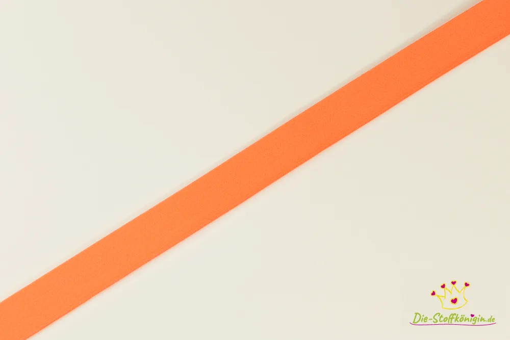 Gummiband in Orange, Meterware im Ausschnitt