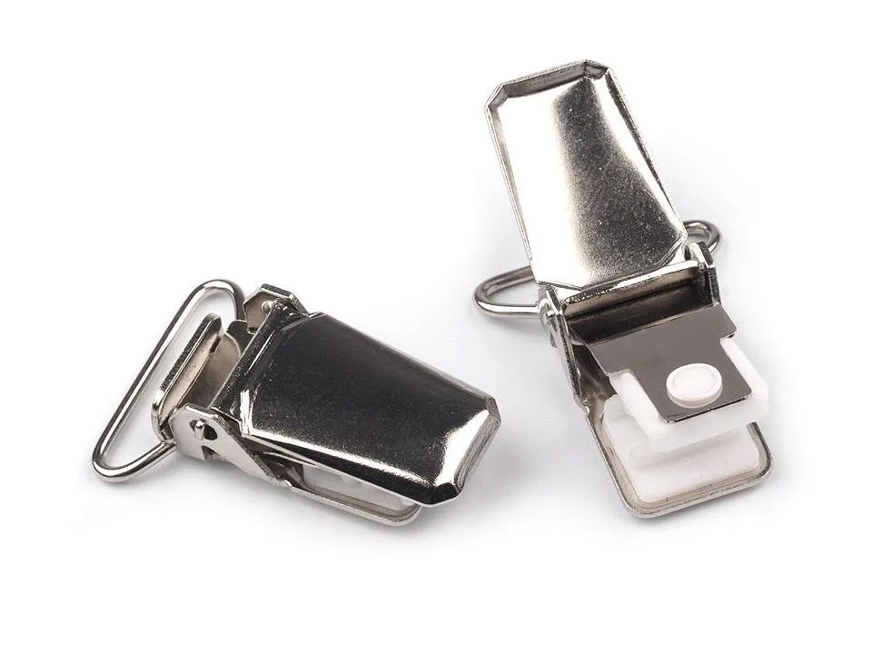 Hosenträger Clips Silber, Nahaufnahme im Sortiment der Stoffkönigin