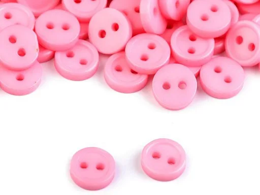 Kunststoffknopf zweilöchrig Mini in Babyrosa, Nahaufnahme