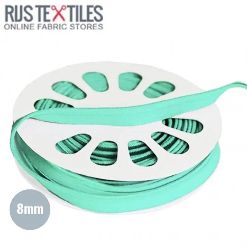 elastisches Glanz-Paspelband in Mint, Meterware im Ausschnitt