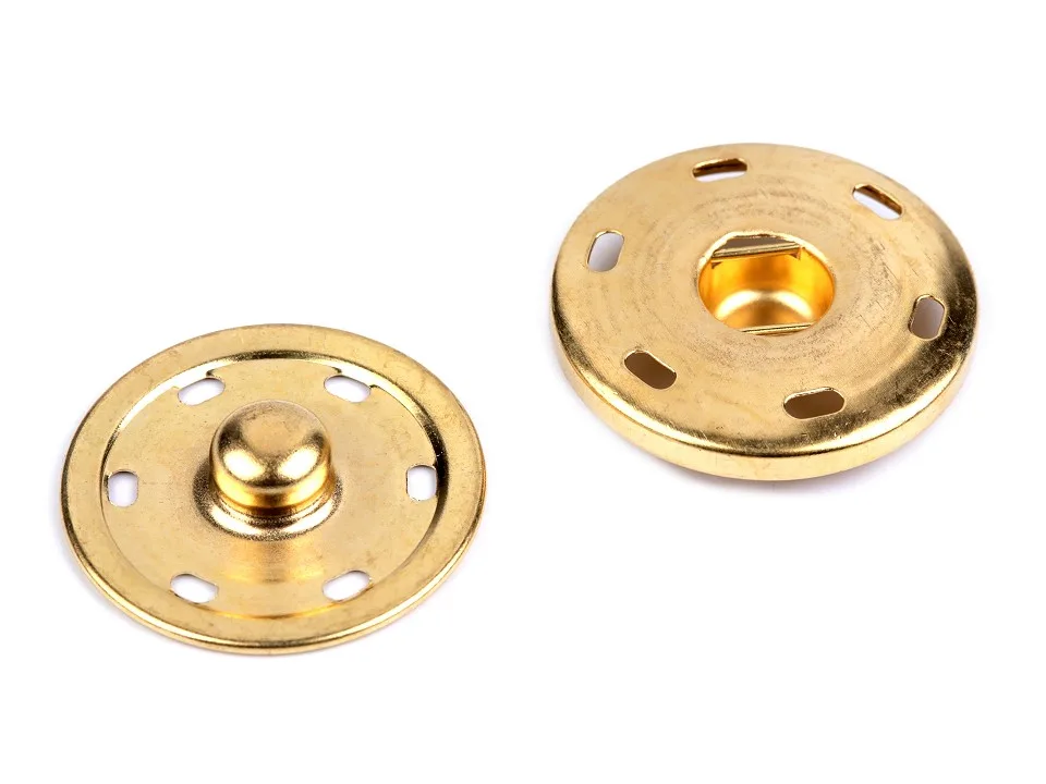 Druckknopf in Gold, Nahaufnahme im Sortiment der Stoffkönigin