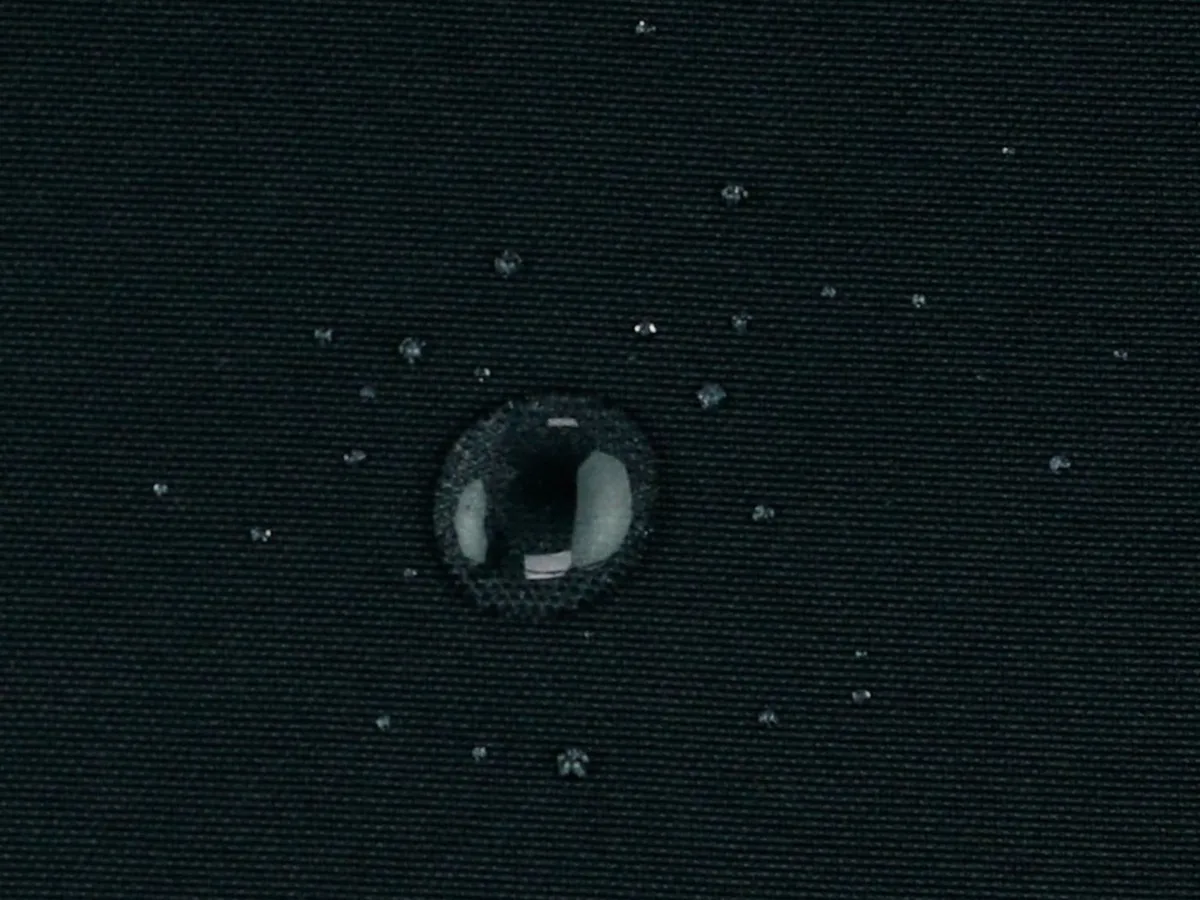 Outdoorstoff (wasserdicht) in Schwarz, Meterware im Detail