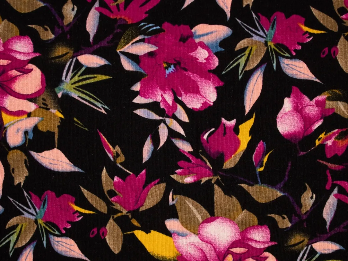 Viskosejersey Blüten in Schwarz, Meterware im Detail
