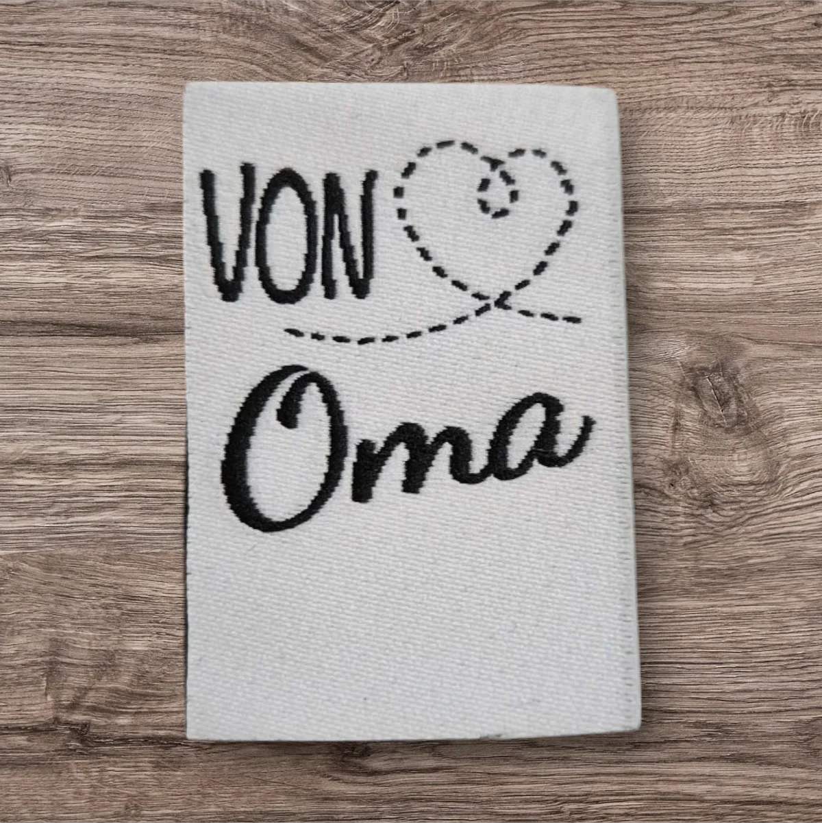 Weblabel "von Oma, Nahaufnahme im Sortiment der Stoffkönigin