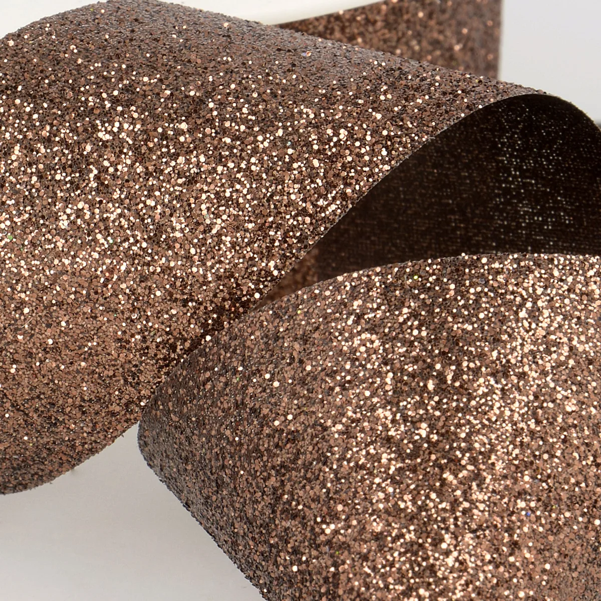 Glitzerband in Braun, Meterware im Ausschnitt