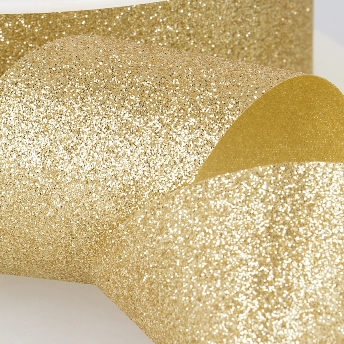 Glitzerband in Gold, Meterware im Ausschnitt