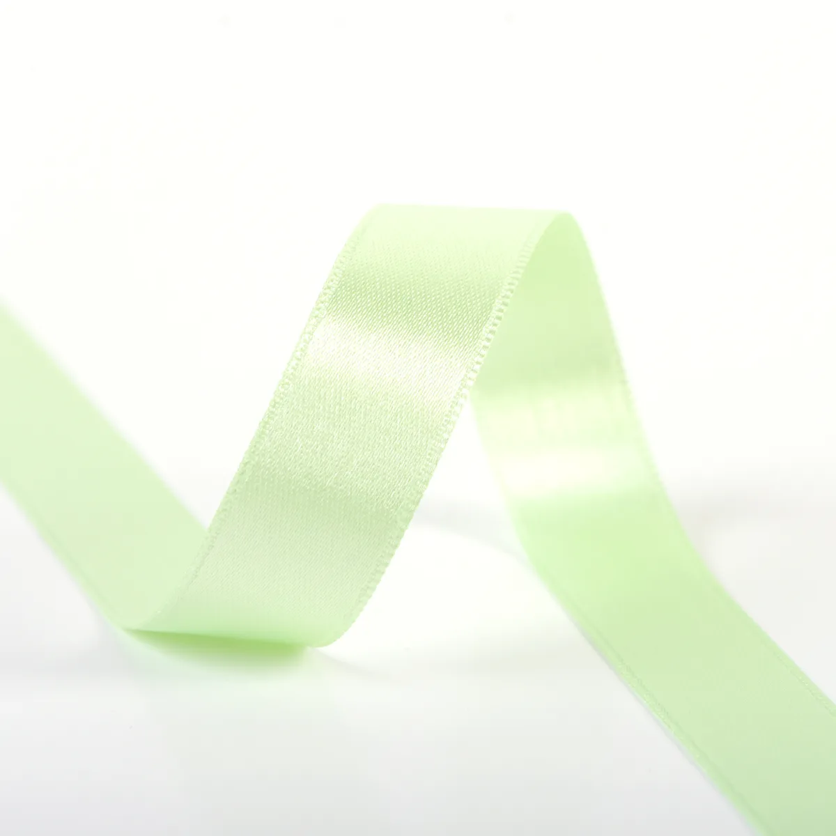 Satinband 6 mm in Schilfgrün auf der Rolle, glänzende Oberfläche