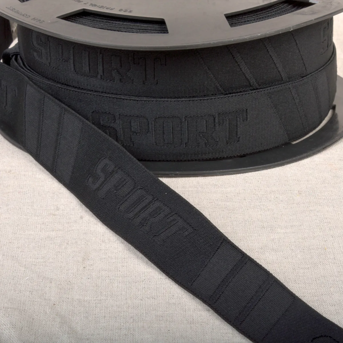 Gummiband "Sport" Schwarz, Meterware im Ausschnitt