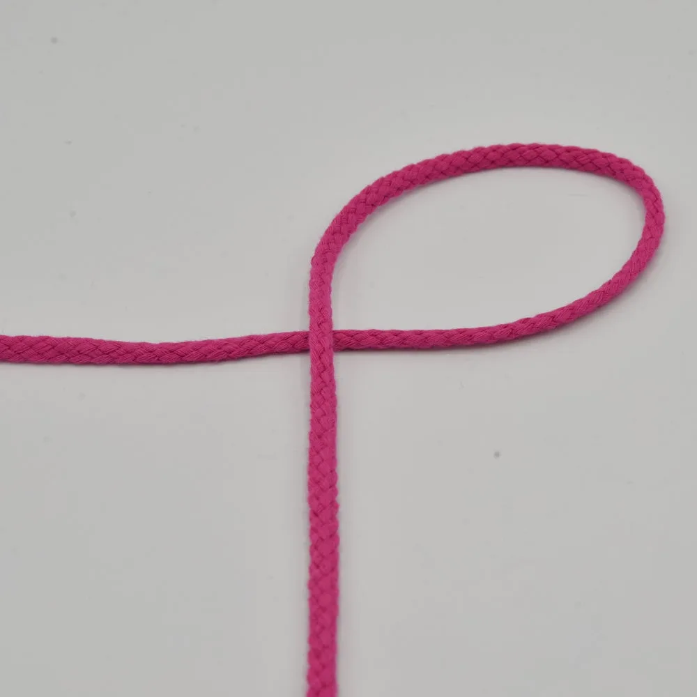 Kordel rund 4 mm in Fuchsia, Nahaufnahme der geflochtenen Oberfläche