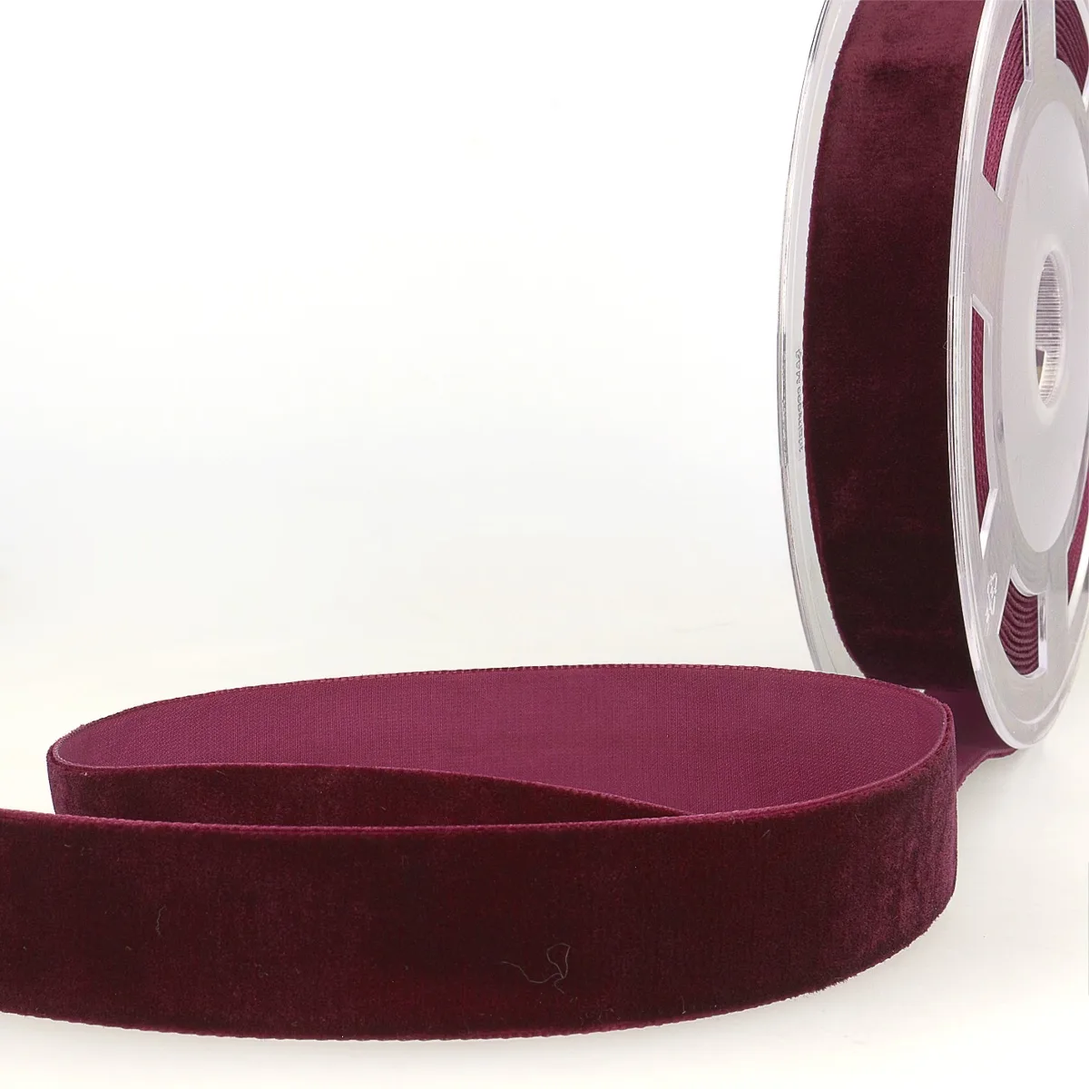 Samtband 16 mm in Bordeaux mit dichtem Flor auf der Rolle
