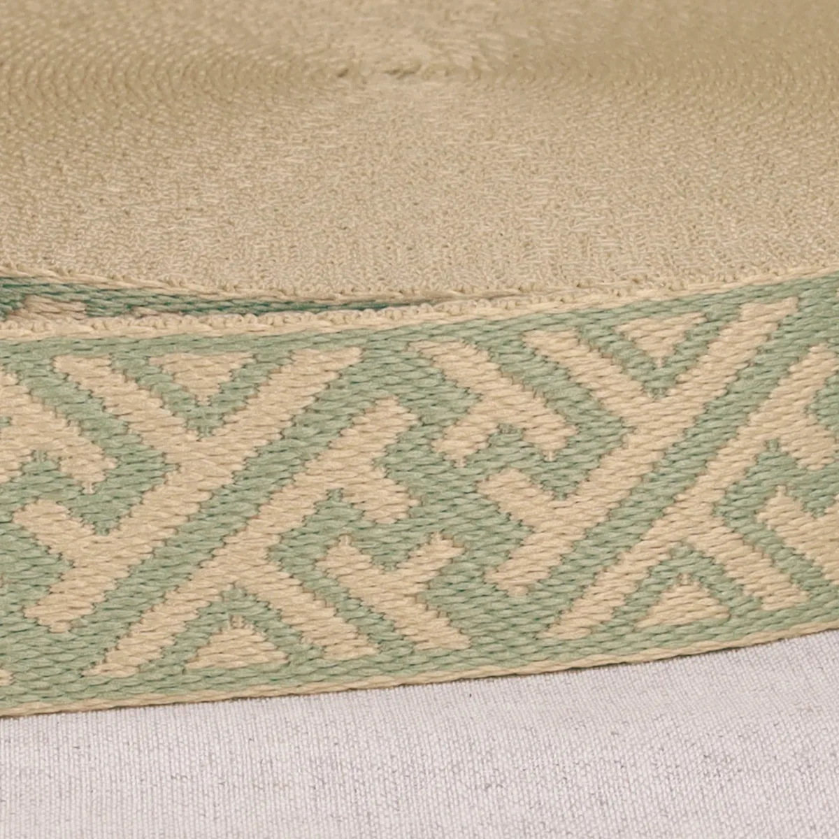 Gurtband 38 mm in Natur/Salbei mit eingewebtem Streifenmuster