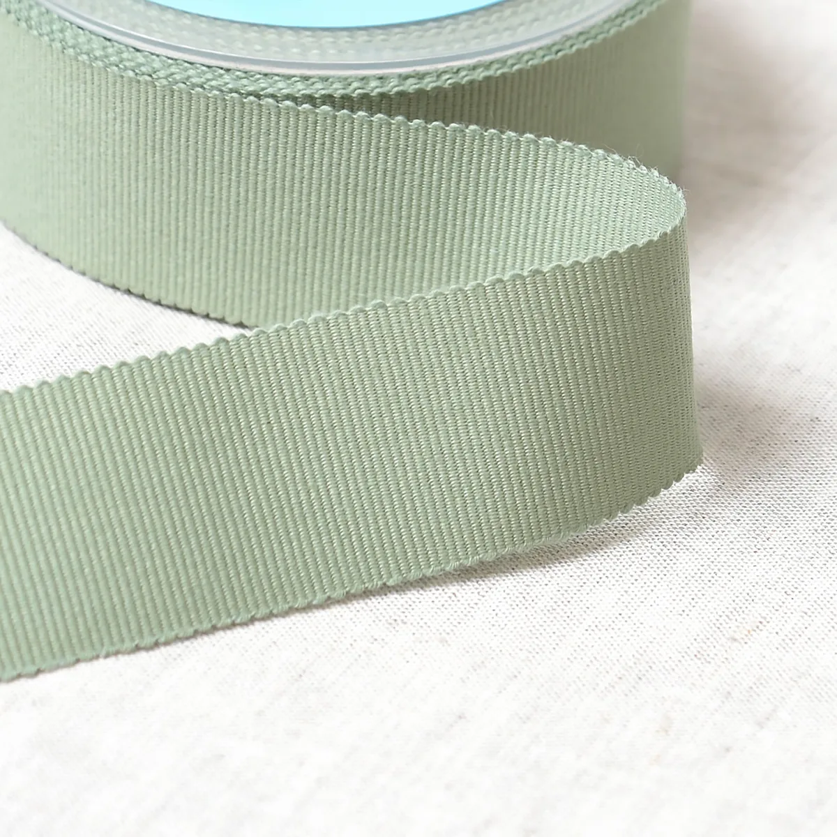 Ripsband aus Baumwolle 25 mm in Salbeigrün mit feiner Querrippe