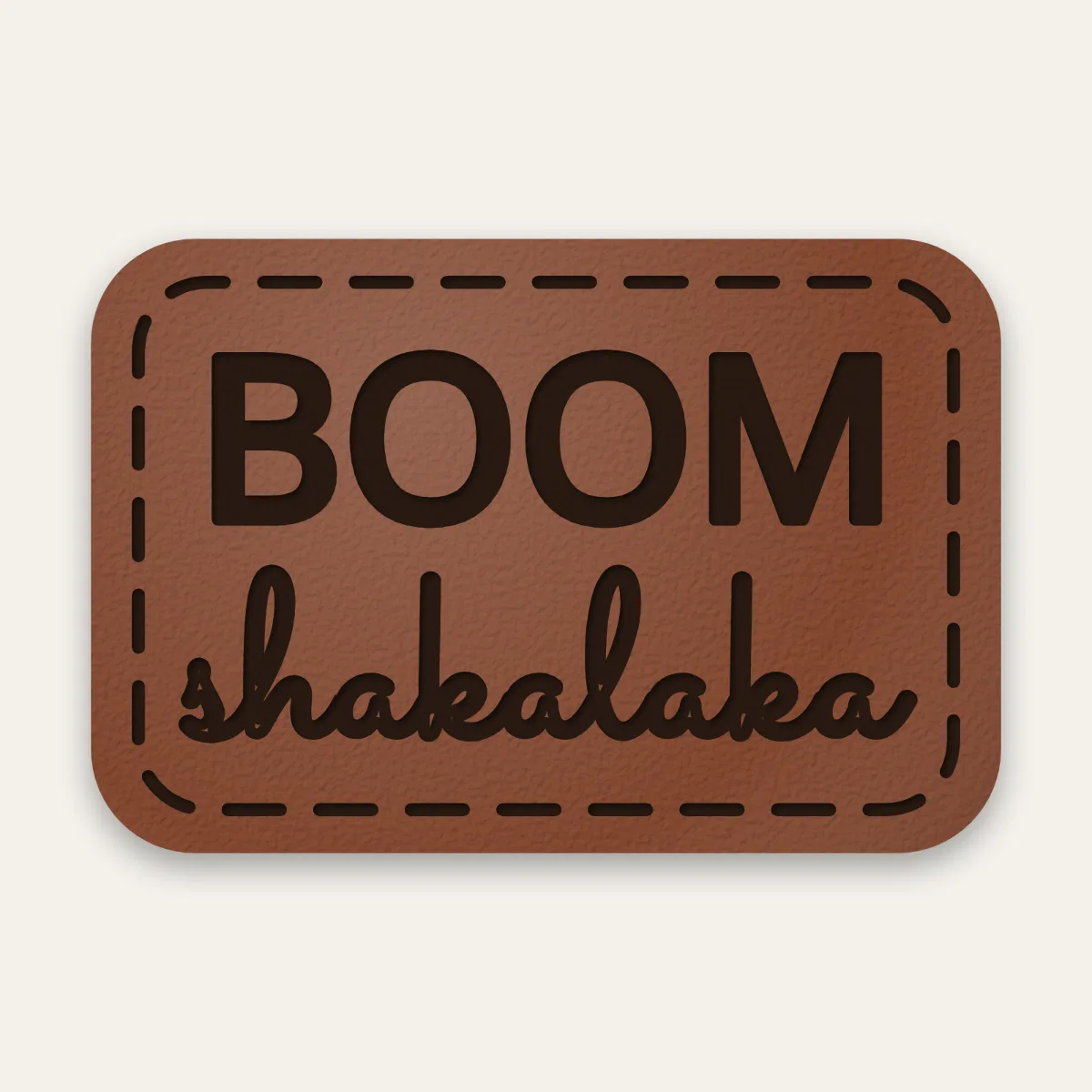 Kunstleder-Label Boom Shakalaka in Rotbraun mit gelaserter Ziernaht