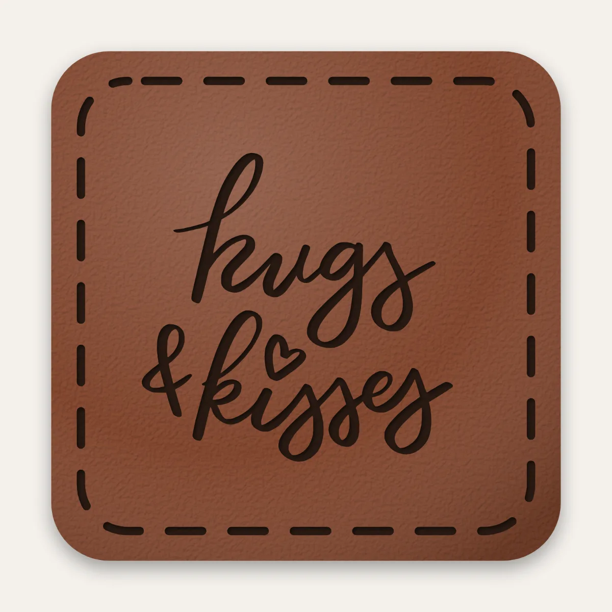 Kunstleder-Label hugs & kisses in Rotbraun mit gelaserter Ziernaht